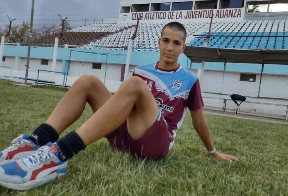 El pibe que con 15 años debutó en Primera y apuesta a “la disciplina” para ir por sus sueños
