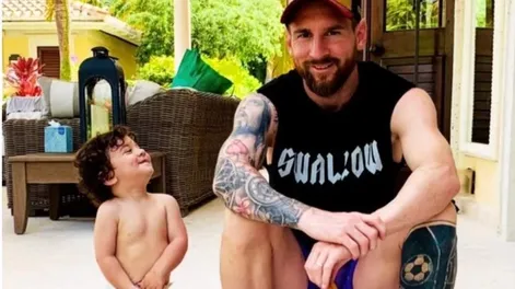 Furor en las redes por Ciro, el hijo más pequeño de Messi, tomando mate