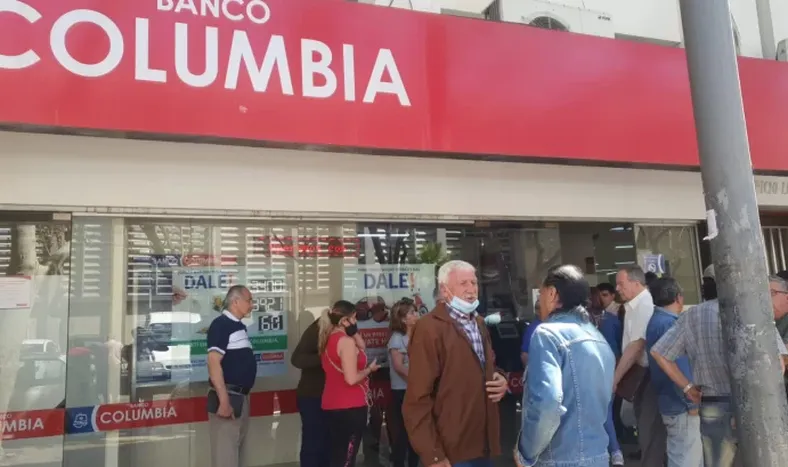 Malestar por más de 48 horas sin servicio en el Banco Columbia que le impide cobrar a los clientes