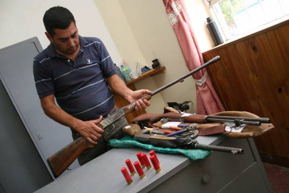 Incautan armas de guerra