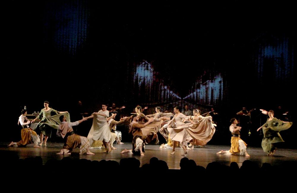 &nbsp;Gala Patria: "Hilos de Revoluci&oacute;n".
