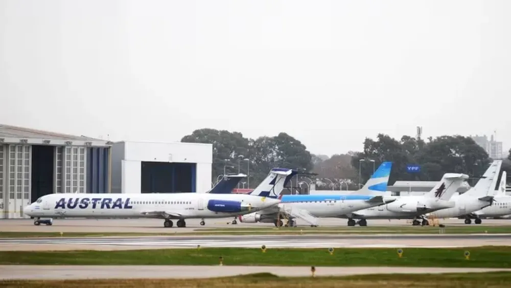 Los gremios aeronáuticos se sumarán al paro de la CGT y habrá complicaciones con los vuelos