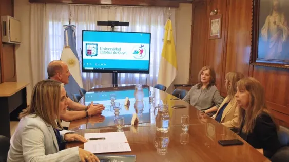 A mediados de diciembre la UCCuyo firmó el convenio de colaboración con EMICAR y American Advisor.