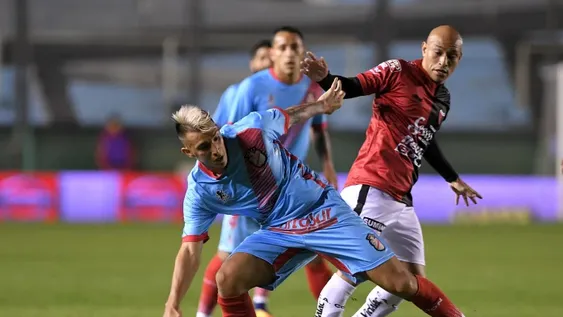 Colón venció a Arsenal a domicilio