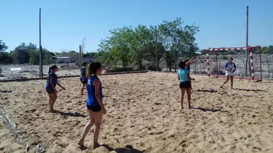 Las chicas de handball de la UNSJ se ponen a punto