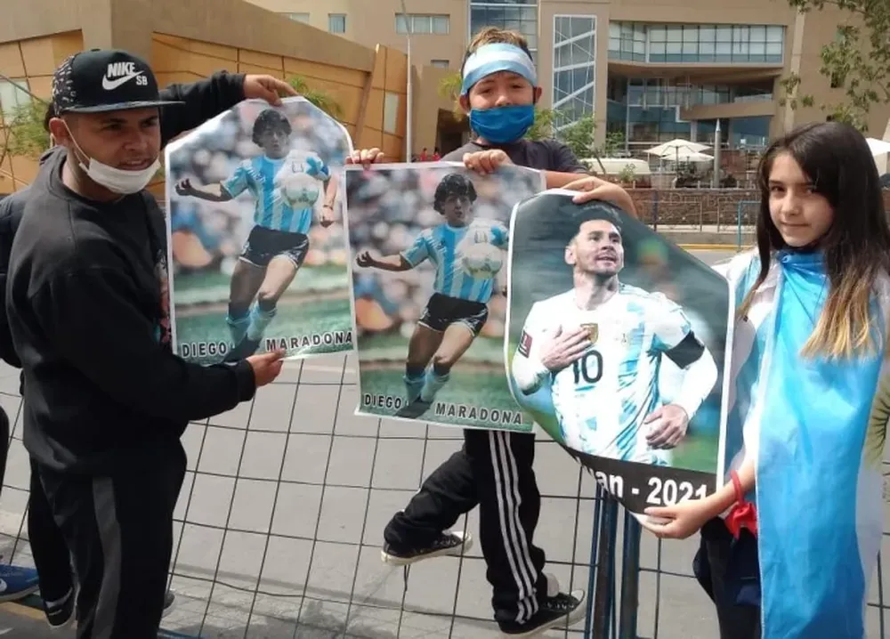 Por edad no lo vieron jugar, pero tienen a Diego siempre presente