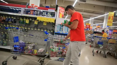 El índice de precios al consumidor cerró febrero con deflación de 0,1% en Chile