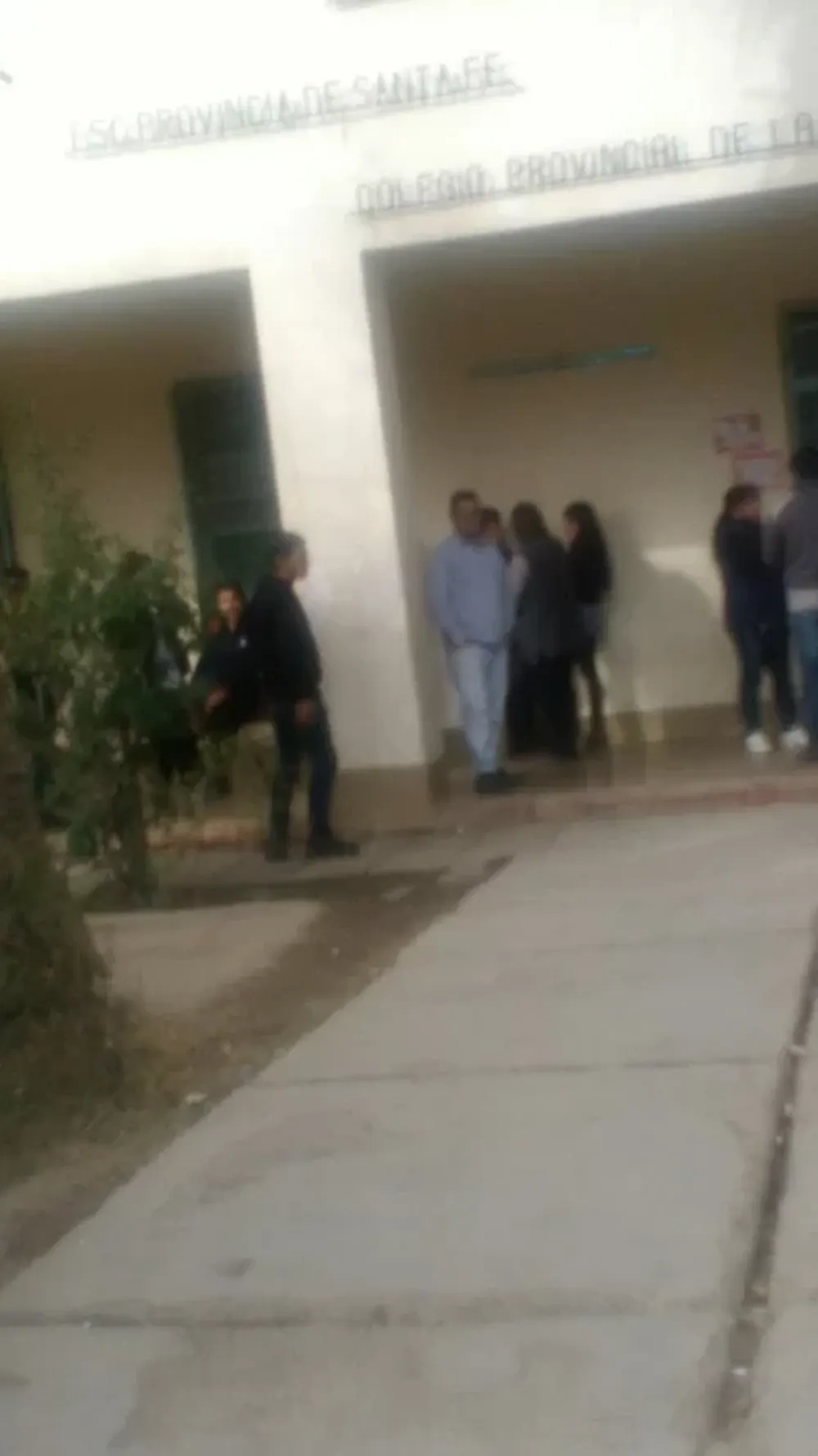 Revuelo en una escuela por el ingreso de una persona con dudosas intenciones