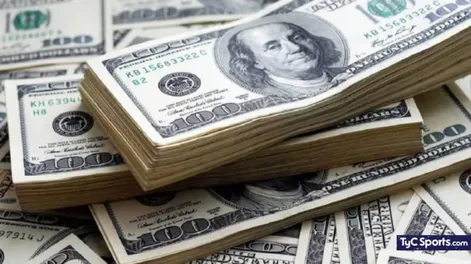 El dólar blue sube un peso, llega a $215 y marca un nuevo récord