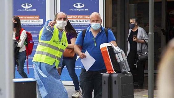 Comienzan los testeos a pasajeros provenientes de Brasil, México y Chile