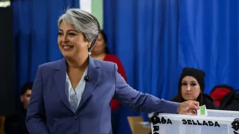 Jeannette Jara reconoció la derrota y felicitó a José Antonio Kast: “La democracia habló fuerte y claro”
