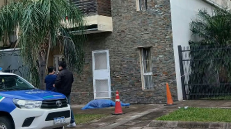 una mujer cayo de un edificio