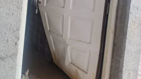 Destrozó la puerta de una casa para robar y lo detuvieron