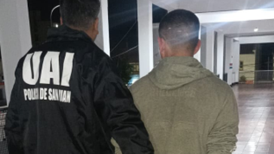 El prófugo fue detenido por efectivos de la Unidad de Apoyo Investigativo luego de varios días de vigilancia.