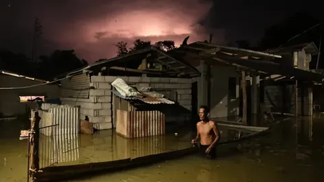 Cuatro tormentas, diez díasCuatro ciclones consecutivos, tres de ellos tifones, azotaron Filipinas entre octubre y noviembre de 2024, causando estragos en el norte de Luzón. Un informe señala un aumento del 210 % en la frecuencia de tifones desde 2012, reflejando cómo la crisis climática agrava lluvias extremas e inundaciones.