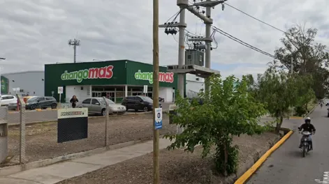 Una mujer intentó llevarse de un súper un carrito con mercadería valuada en $250 mil