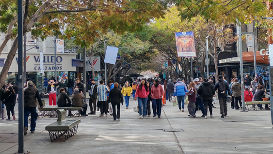 Muchos sanjuaninos aprovecharon el sábado para hacer las compras por el Día del Padre.
