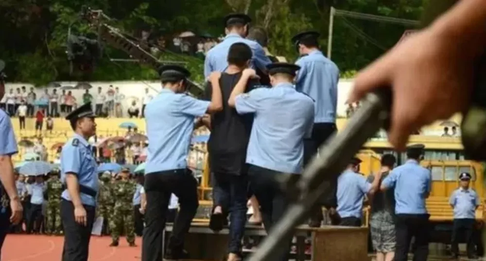 Diez condenados a muerte fueron ejecutados en un estadio ante miles de espectadores