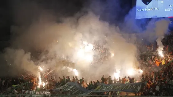 Las fotos de la fiesta en las tribunas durante el clásico de San Juan Las fotos de la fiesta en las tribunas durante el clásico de San Juan