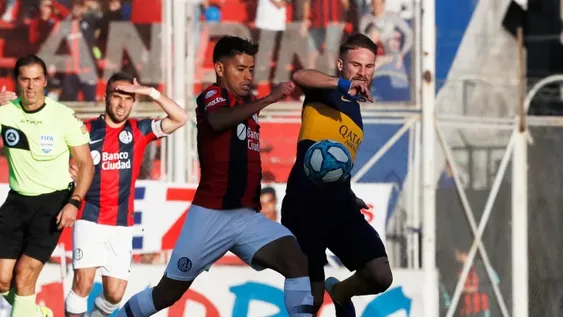 Boca le ganó 2-0 a San Lorenzo y se adueñó de la punta