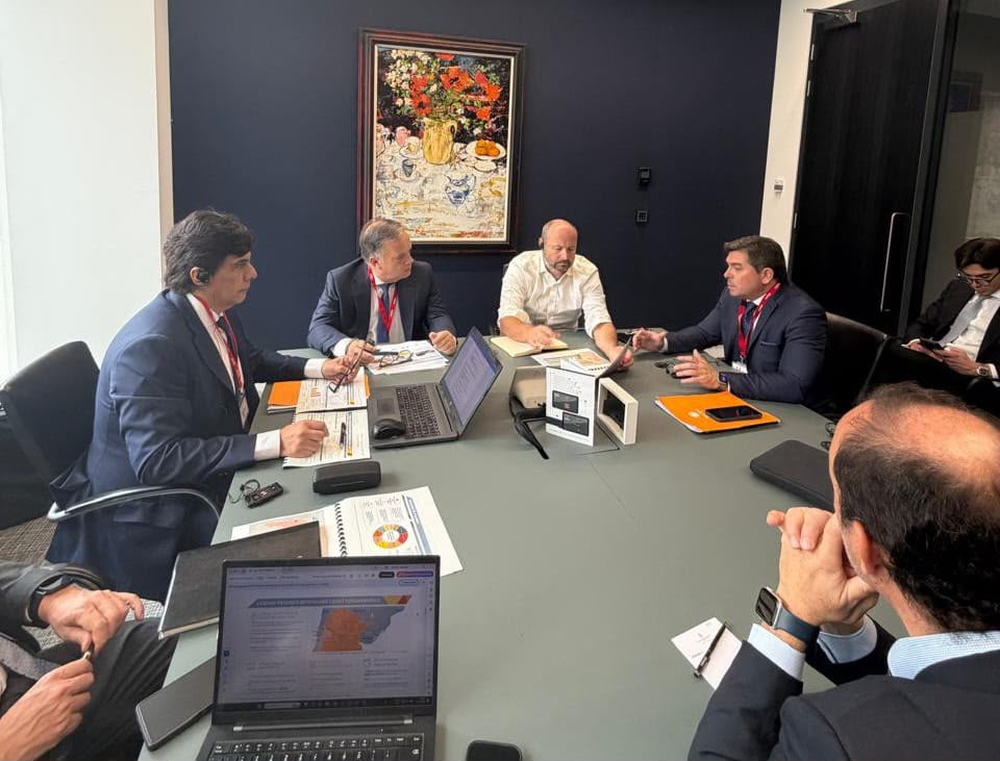 Orrego presentó en Londres la emisión&nbsp; de&nbsp; bonos ante inversores internacionales de primer nivel