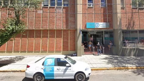 Drama en una familia: un hombre hizo marcha atrás y atropelló a su hijita; está grave