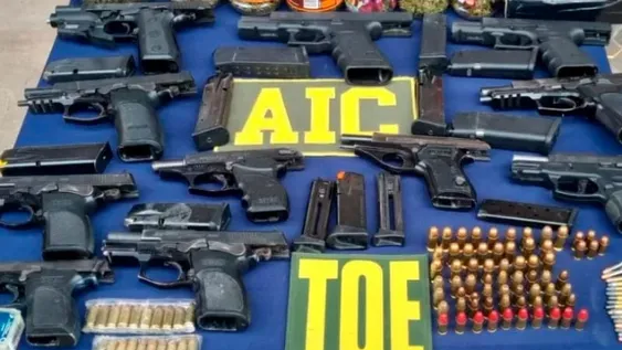 Once pistolas que debían estar bajo custodia policial fueron secuestradas en un “aguantadero”