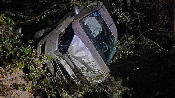 El auto quedó dstrozado.