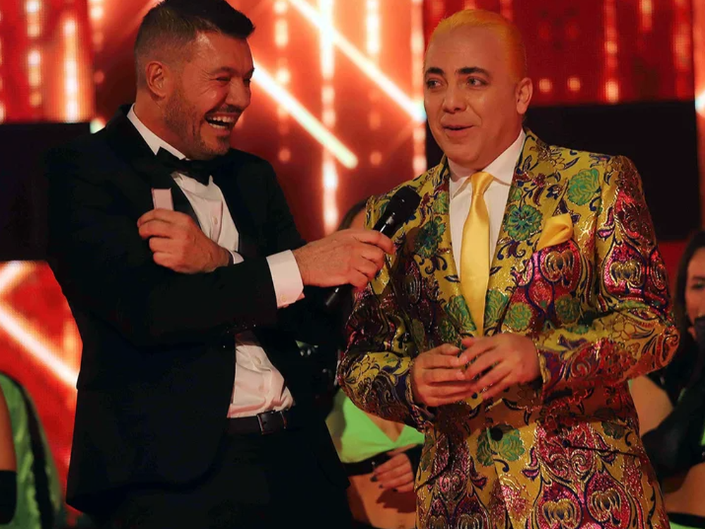 Cristian Castro sorprendió con su extraño look en Canta Conmigo Ahora