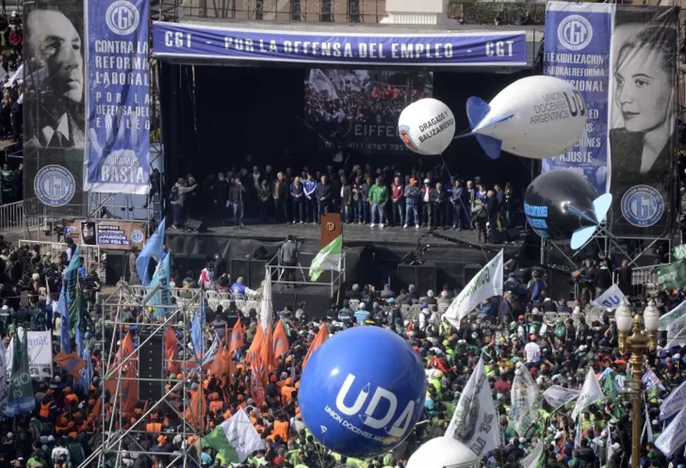 Referentes de la CGT toman distancia de un paro y presionan por un solo jefe