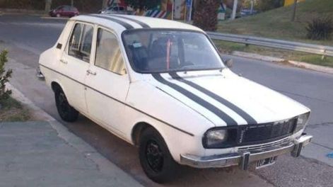 Mientras descansaba, un ladrón le robó el auto y huyó empujándolo