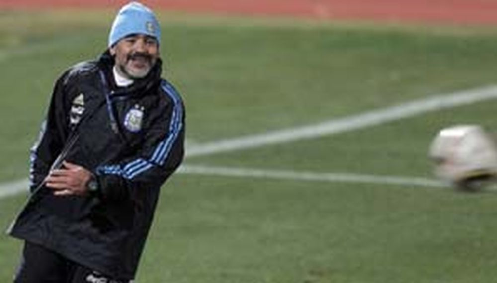 Maradona armó un equipo sin Verón para jugar con México