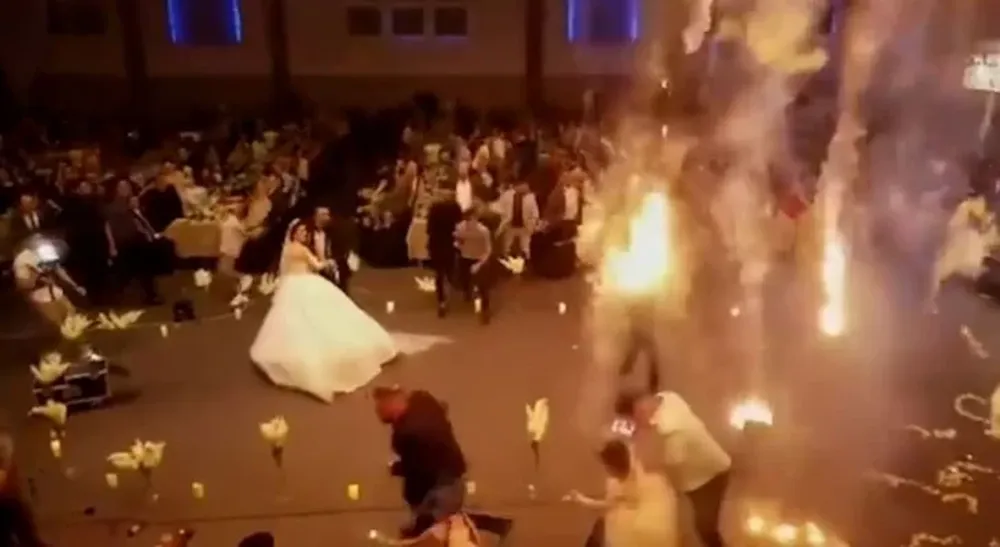 El video del horror de la boda donde murieron más de 100 personas por un incendio