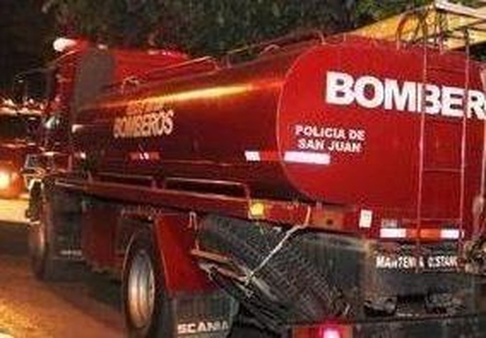 Tiene 71 años, encendió una vela porque no tenía electricidad y perdió todo en un incendio