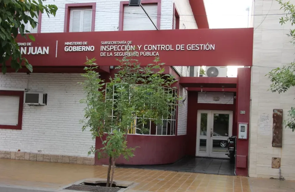 Un policía ebrio, exonerado; dos que volcaron y otro que atropelló y mató, suspendidos