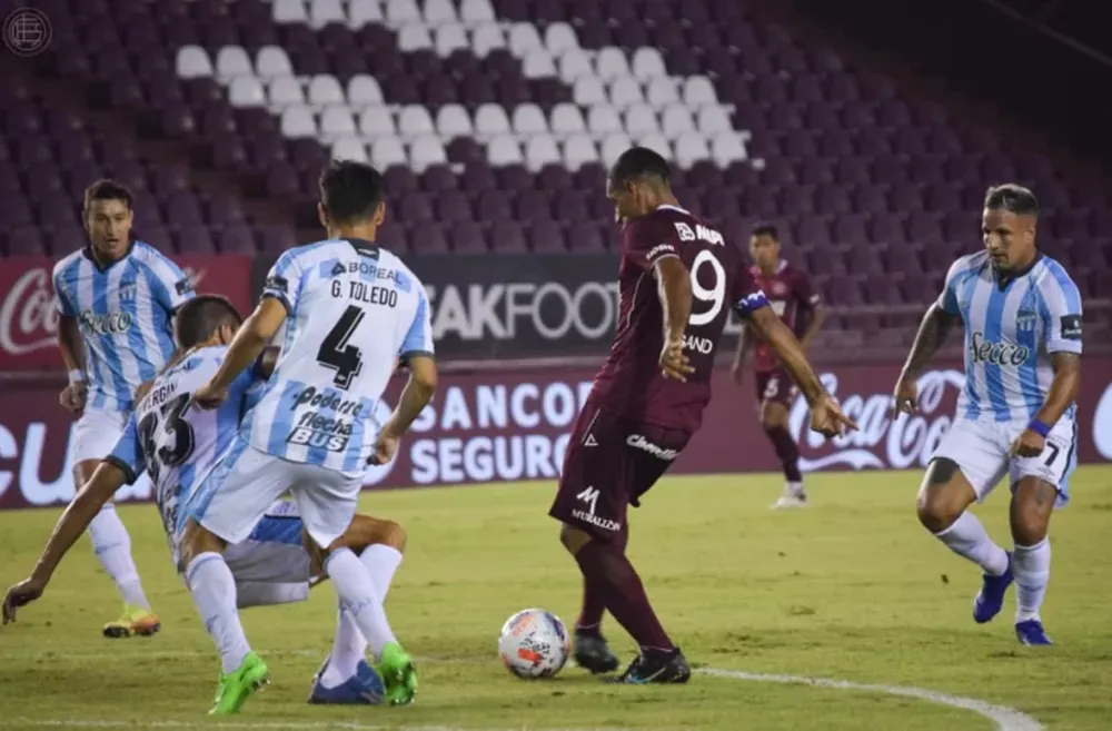 Lanús pudo dar vuelta el resultado sobre el final contra Atlético Tucumán