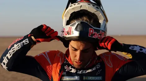 Diario de Cuyo | Decepción. Luciano Benavídes habìa dado el golpe en la etapa del lunes pero este martes todo salió mal y dejó la punta en Motos.