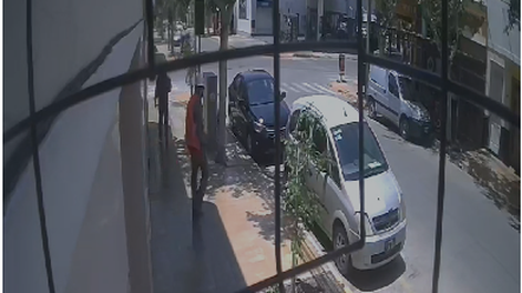 Se vistieron de operarios y robaron en pleno centro: fueron atrapados con un botín millonario