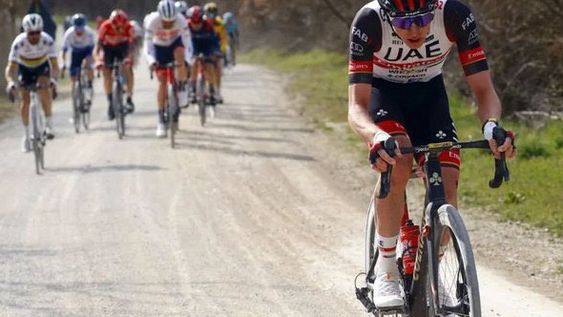 Pogacar arrasó en Strade Bianchi