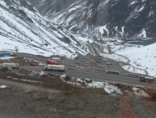 temporal en alta montana: cerraron el paso cristo redentor por intensas nevadas y hay 700 camiones varados temporal en alta montana: cerraron el paso cristo redentor por intensas nevadas y hay 700 camiones varados
