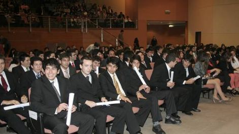 Escuela Industrial: lanzó 105 flamantes técnicos