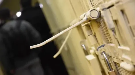 Una mujer irá a juicio por robarle el celular de entre las piernas a un chofer de moto Uber