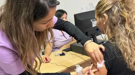 Diario de Cuyo | Lugar. La vacuna antigripal es gratuita y se encuentra disponible en el Vacunatorio Central, hospitales y en todos los centros de salud en la provincia.