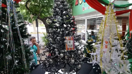 Armar el arbolito de Navidad cuesta un 30% más caro que el año pasado