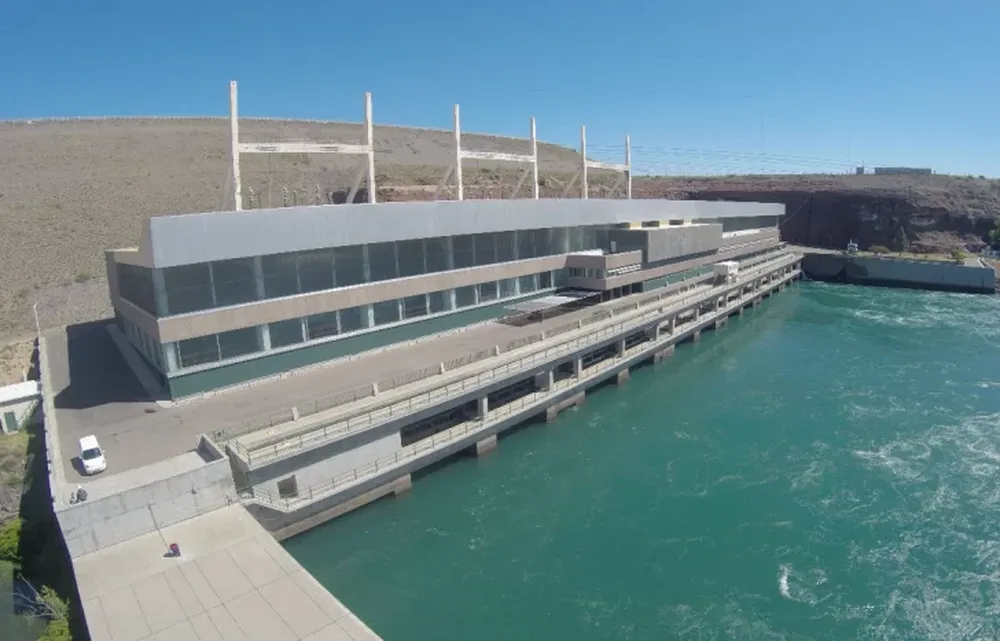 Licitación. La central hidroeléctrica El Chocón es una de las 4 a privatizar.