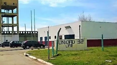 Tres presos se fugaron de una cárcel cortando alambrados con un alicate