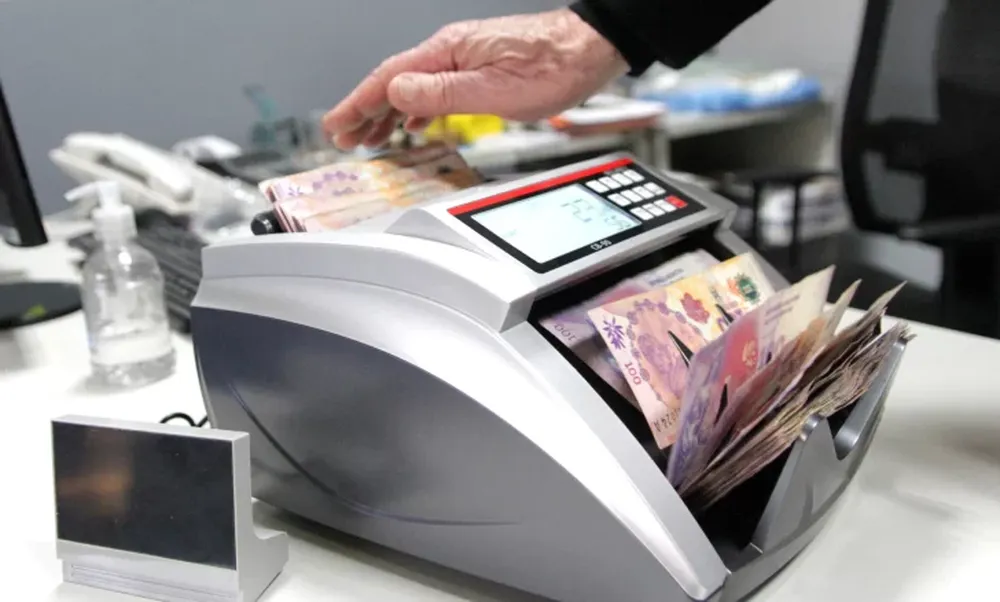 Para agilizar las operaciones, este año se triplicó el uso de las máquinas cuenta billetes