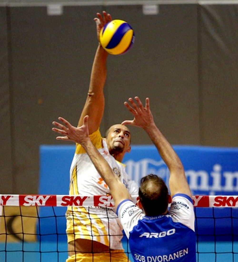 Se sumarán dos brasileños