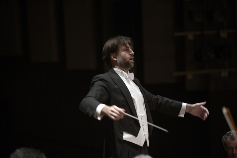 El prestigioso director tandilense Darío Domínguez Xodo estará al frente de la Sinfónica de la UNSJ, mañana jueves.