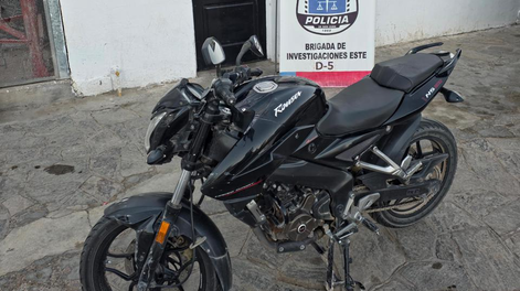 Cayó en 25 de Mayo una moto Bajaj robada en Mendoza que circulaba con patente falsa